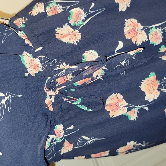 🌺 Adorable Floral Dress - Picture 4 of 12